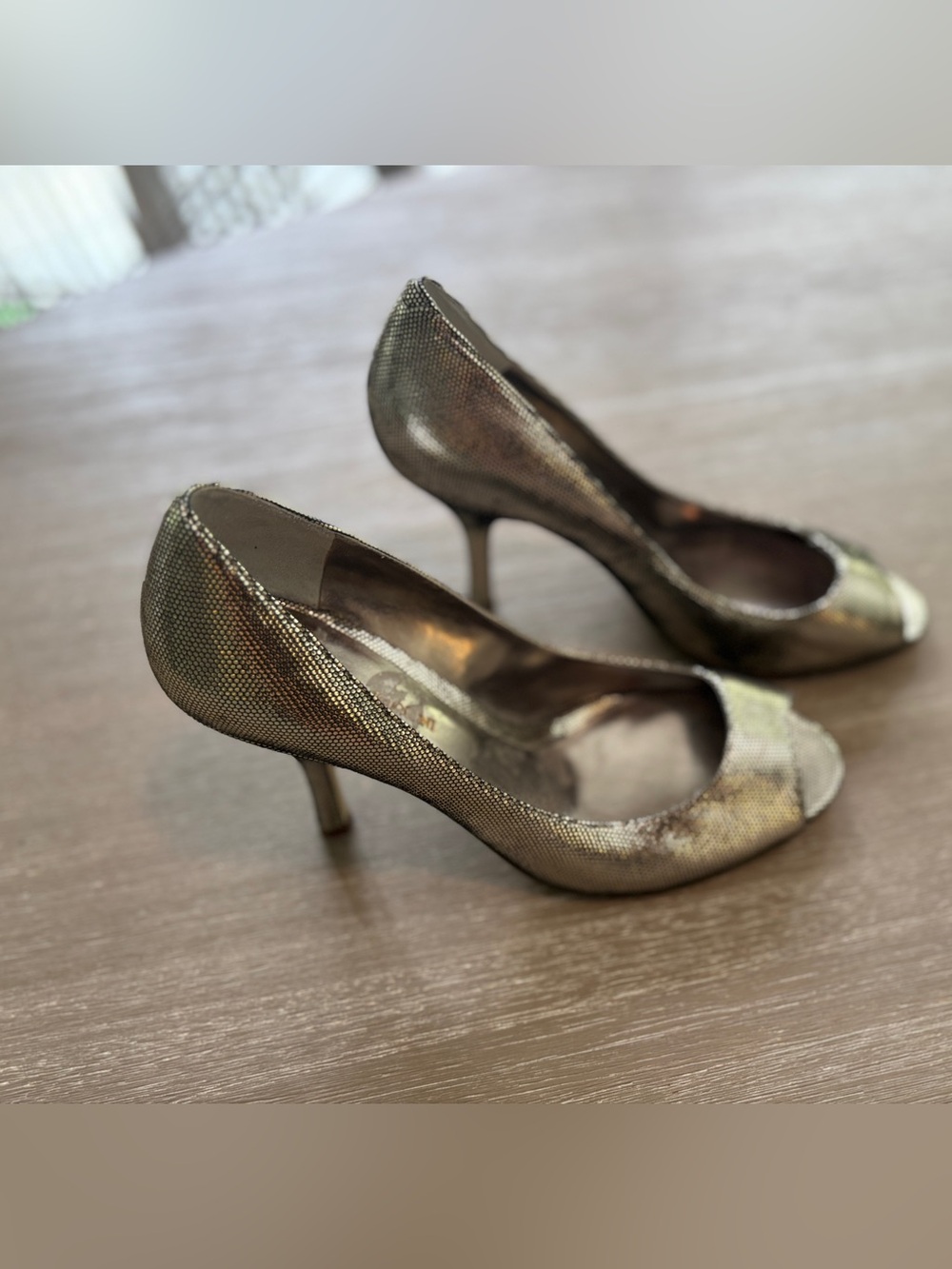 Stunning Metallic Open-Toe High Heels in Gold, new never worn